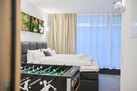 Bed, Game Room, TV and multimedia, Seating area, Evening entertainment, Evening entertainment, Bedroom