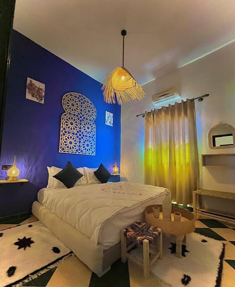 Bed, Photo of the whole room, Decorative detail, Bedroom