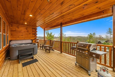 Pigeon Forge Retreat - Indoor Pool,HotTub & Arcade House in Pigeon Forge