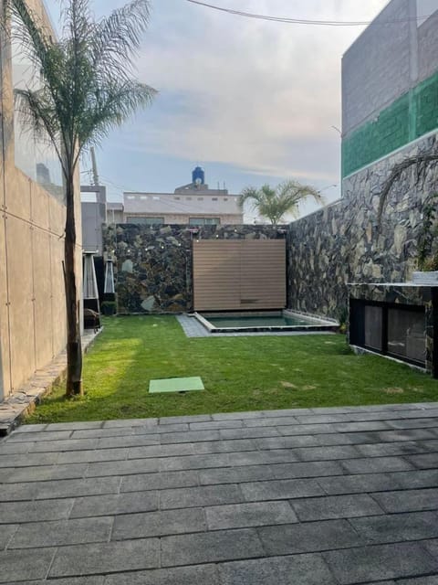 Casa las palmerasmeras House in Mexico City