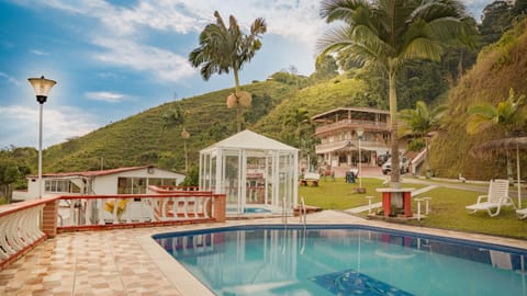 Property building, Hot Tub, Swimming pool