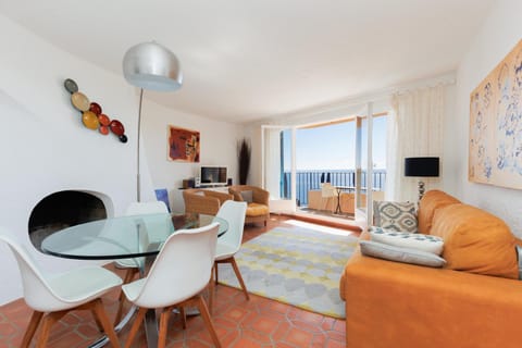 Communal lounge/ TV room, TV and multimedia, Living room, Seating area, Dining area