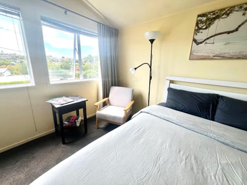 Cosy Retreat Near Mairangi Bay Bed and Breakfast in Auckland