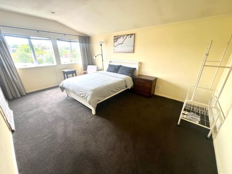 Cosy Retreat Near Mairangi Bay Bed and Breakfast in Auckland