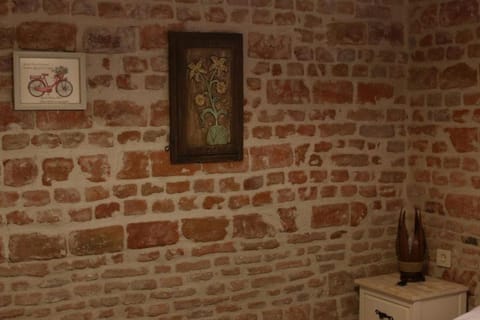 Shower, Toilet, Bed, TV and multimedia, Breakfast, Asian breakfast, hair dryier, internet, minibar, safe, towels, wardrobe, air conditioner