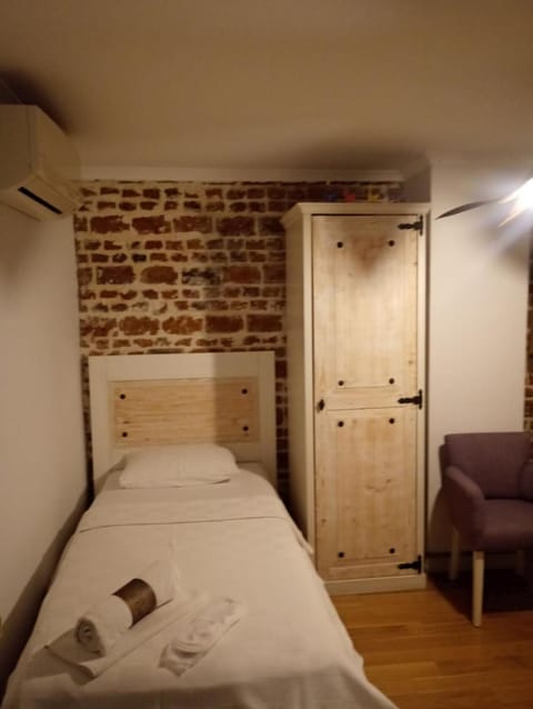 Bed, Bedroom, wardrobe