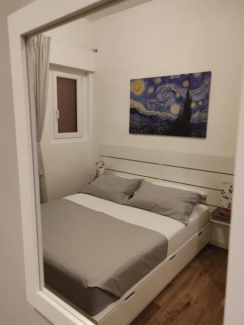 Bed, TV and multimedia, Balcony/Terrace, Bedroom, flat iron, hair dryier, air conditioner