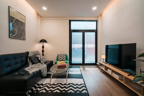 TV and multimedia, Living room, Seating area, Evening entertainment