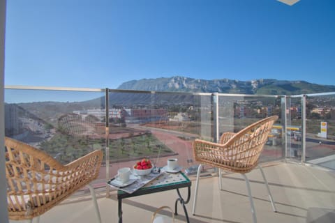 Balcony/Terrace, Mountain view