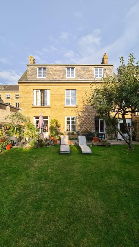 Property building, Spring, Garden, Parking