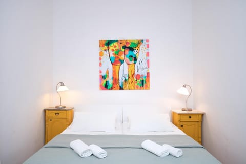 Bed, Decorative detail, Bedroom, towels