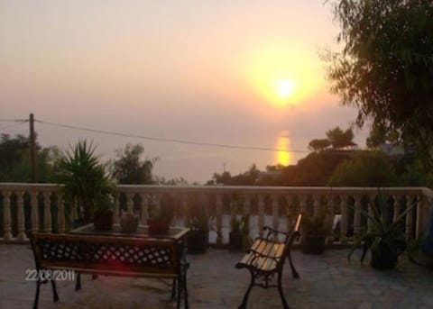 Patio, Day, Natural landscape, View (from property/room), Balcony/Terrace, Sea view, Sunrise, Sunset
