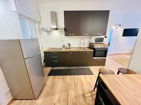 Kitchen or kitchenette, Breakfast, dishwasher, oven, stove