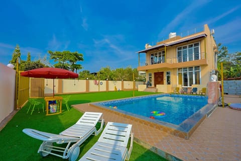Property building, Day, Garden view, Pool view, Swimming pool, sunbed