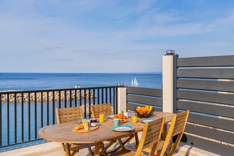 Patio, Natural landscape, Balcony/Terrace, Dining area, Sea view