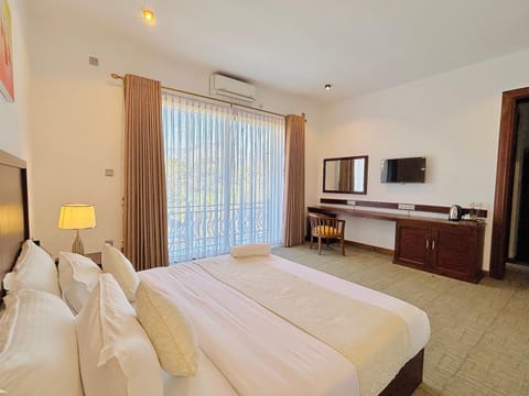 Bed, TV and multimedia, Photo of the whole room