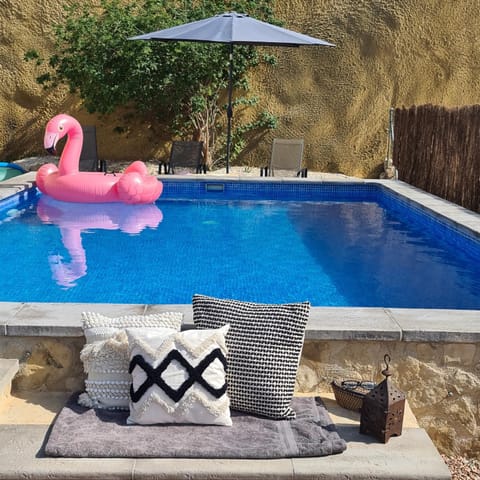 Swimming pool, Swimming pool