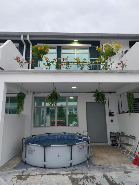 Property building, Balcony/Terrace