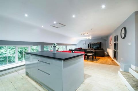 Riverview In the Heart of Matlock Apartment in Matlock