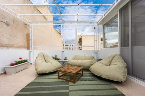 Patio, View (from property/room), Balcony/Terrace, Balcony/Terrace, Dining area, City view, Street view, Quiet street view
