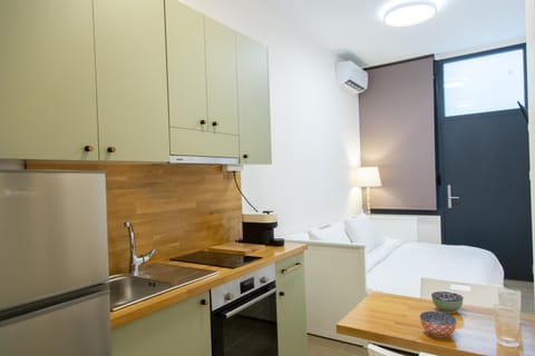 Kitchen or kitchenette, oven, stove
