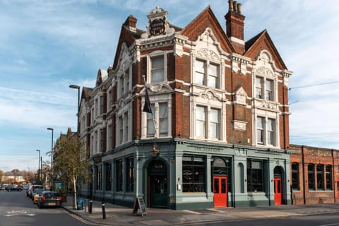 Facade/entrance, Day, Decorative detail, On site, Street view