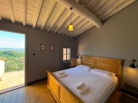 Bed, Natural landscape, Photo of the whole room, Bedroom, towels
