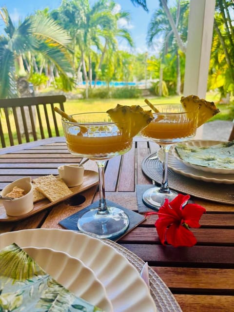 Day, Garden, Food and drinks, Dining area, Food, Garden view, Lunch, Dinner, Drinks