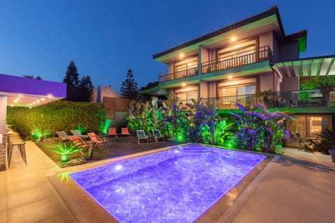 Property building, Swimming pool, Breakfast
