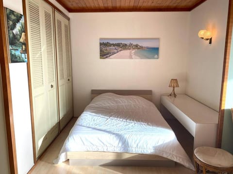 Appartement avec terrasse VUE MER plage de Trestraou à PERROS-GUIREC- Réf 904 Apartment in Perros-Guirec