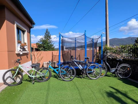 Chalet con piscina a 5 minutos de la playa House in O Salnés