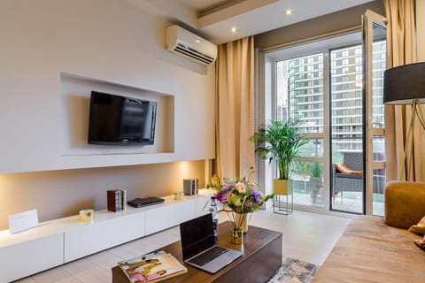 Communal lounge/ TV room, TV and multimedia, Living room, Seating area, Evening entertainment