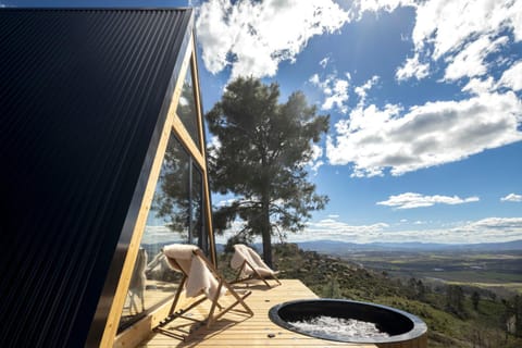 Property building, Natural landscape, Balcony/Terrace, Mountain view
