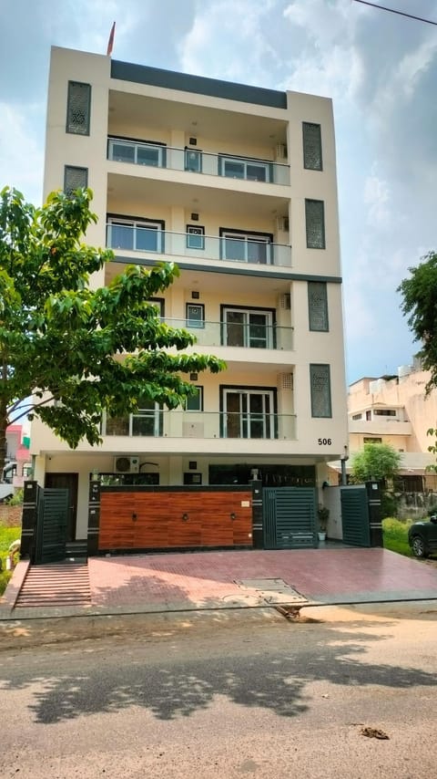 Property building, Street view