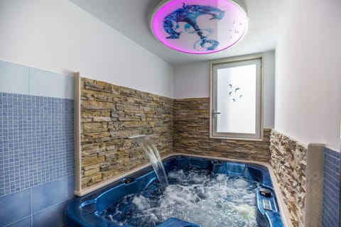 Hot Tub, Hot Tub