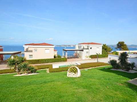 Nearby landmark, Spring, Day, Neighbourhood, Natural landscape, Area and facilities