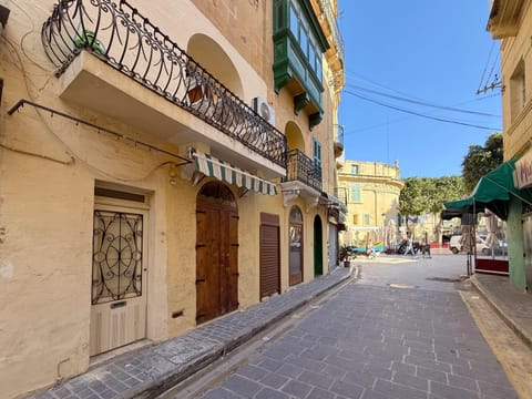 Property building, Neighbourhood, Street view