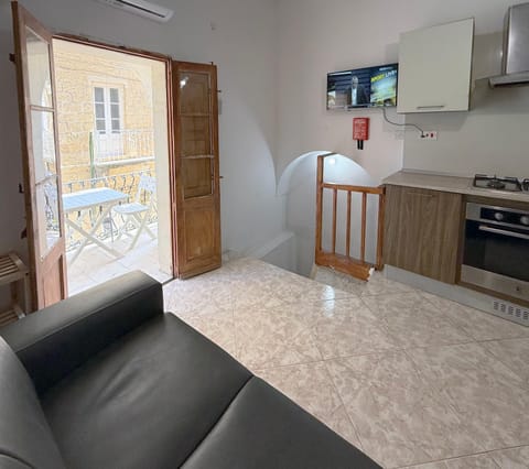 Balcony/Terrace, Kitchen or kitchenette, Living room, Seating area, oven, stove