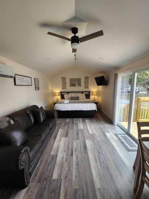 Bed, TV and multimedia, Living room, Seating area