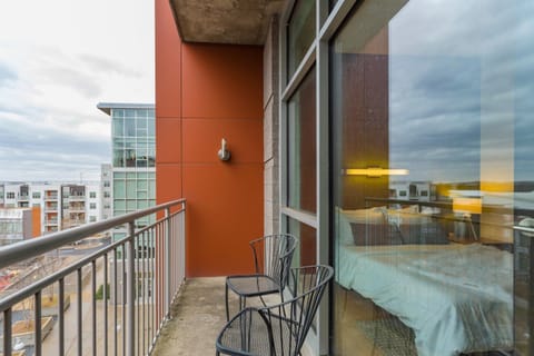 Artsy Retreat Condo 30day min w WiFi AC Parking TV Furnished Rooftop 3455 House in East Nashville