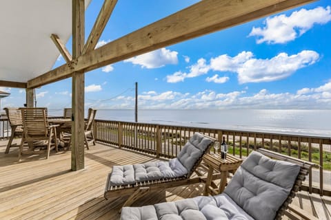 BeachQuest Beachfront House in Caplen