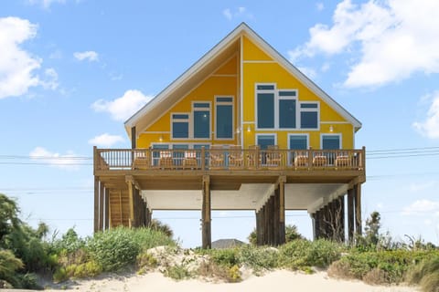 DayDreamer Beachfront w 7 Bedrooms House in Bolivar Peninsula
