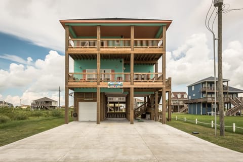 Nautibeach Views from Multiple Decks, Sleeps 14 House in Bolivar Peninsula