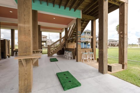 Nautibeach Views from Multiple Decks, Sleeps 14 House in Bolivar Peninsula