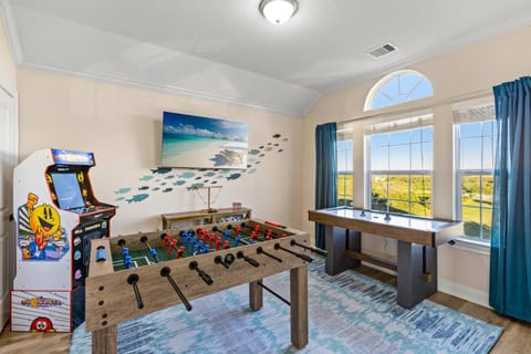 Sea Height Spacious 4BR Getaway! Gulf Views & Gameroom Fun House in Bolivar Peninsula