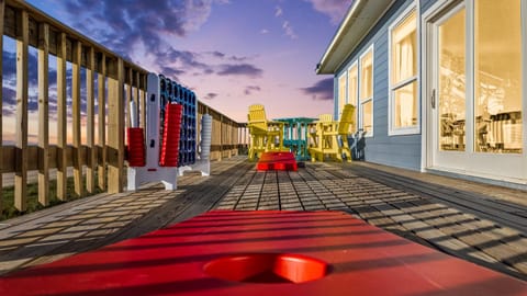 Sea Height Spacious 4BR Getaway! Gulf Views & Gameroom Fun House in Bolivar Peninsula