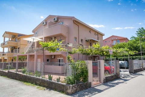 Property building, Balcony/Terrace, Area and facilities