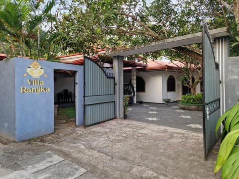 Facade/entrance