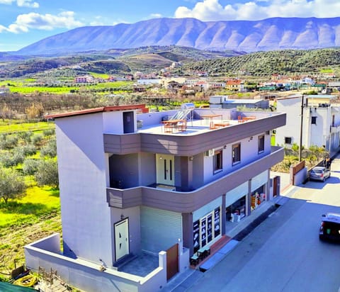 Property building, Day, Neighbourhood, Natural landscape, Bird's eye view, Mountain view, Street view, Location