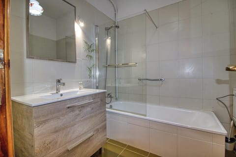 Shower, Bathroom, Bath